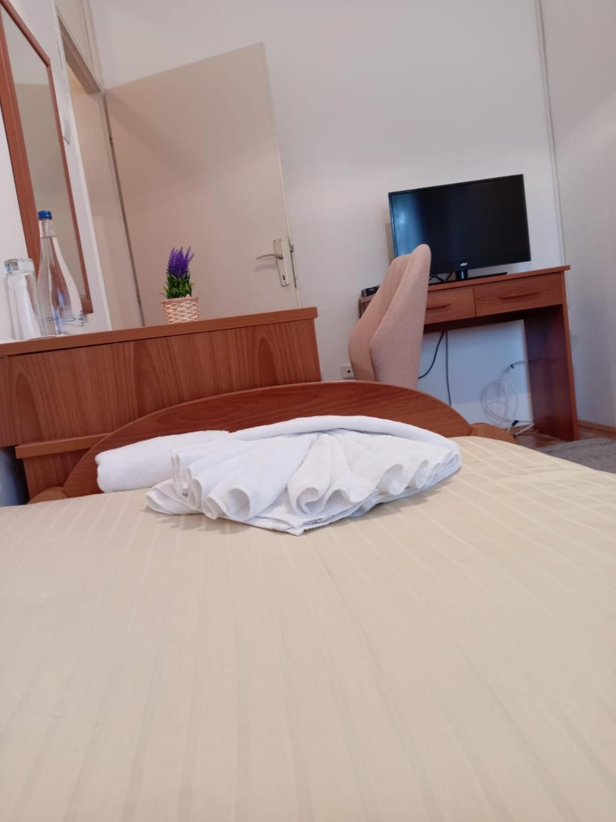 Hotel Vlasina - Vlasinsko Jezero Vlasina Rid Exteriör bild